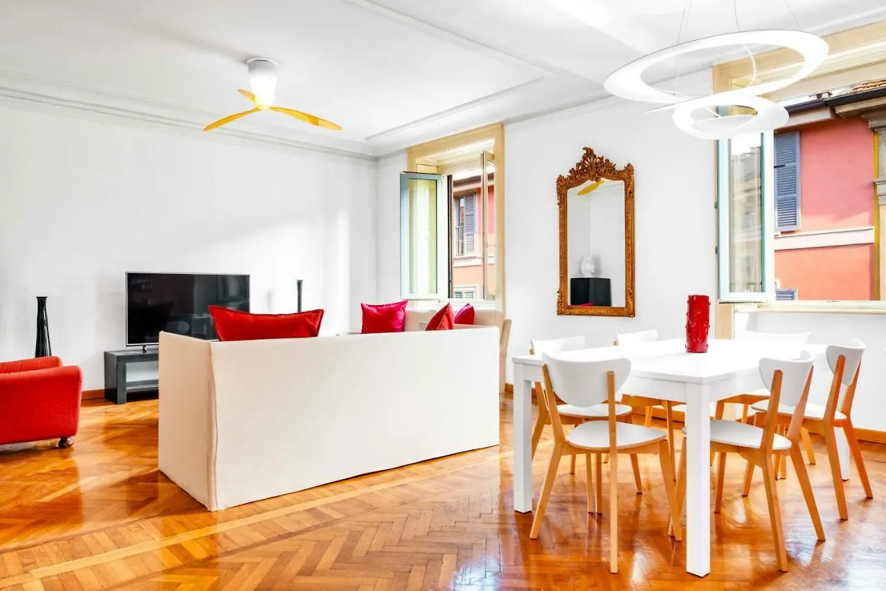 Exclusive 3 Bedrooms Apartment In Brera location